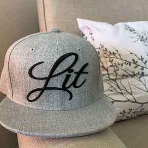 LIKE NEW: Carbon “Lit” 🔥 Premium Silver SnapBack